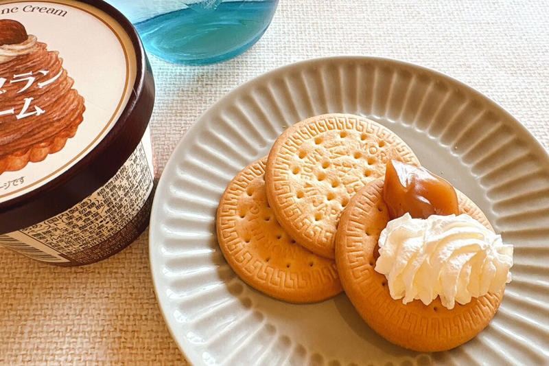カルディで売りきれ続出の「モンブランクリーム」, 「軽い甘さで後引くおいしさ」にすっかりトリコに, アレンジ1：ビスケットにホイップ合わせで味わい深いスイーツに, アレンジ2：冷凍パイシートで簡単「モンブランパイ」に, おいしい以外の人気の秘訣がつまった「モンブランクリーム」