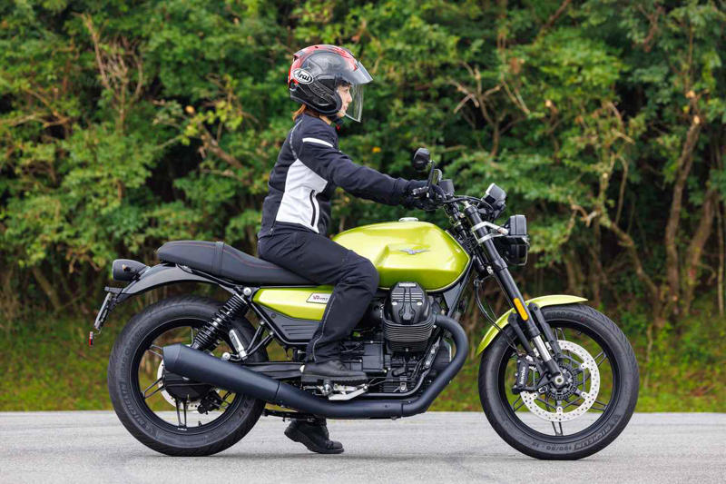 モト・グッツィ「V7 SPORT（2025年型）」インプレ（太田安治）, 最新の制御が生み出す快適性！　高速道路もワインディングも楽しめる！, モト・グッツィ「V7 SPORT（2025年型）」の各部装備・ディテールをチェック, ライディングポジション, モト・グッツィ「V7 SPORT（2025年型）」の主なスペック・価格, 「Special」も国内販売スタート, モト・グッツィ公式サイト, 平嶋夏海＆太田安治の試乗インプレは動画でチェック！