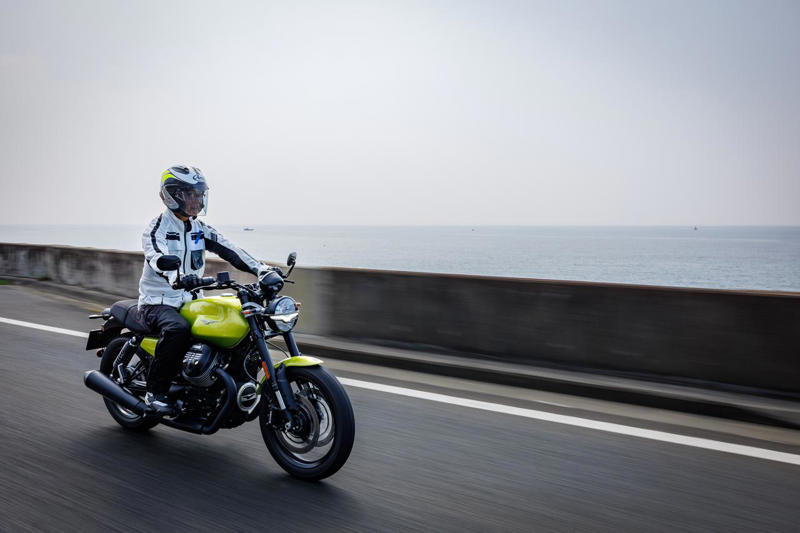 モト・グッツィ「V7 SPORT（2025年型）」インプレ（太田安治）, 最新の制御が生み出す快適性！　高速道路もワインディングも楽しめる！, モト・グッツィ「V7 SPORT（2025年型）」の各部装備・ディテールをチェック, ライディングポジション, モト・グッツィ「V7 SPORT（2025年型）」の主なスペック・価格, 「Special」も国内販売スタート, モト・グッツィ公式サイト, 平嶋夏海＆太田安治の試乗インプレは動画でチェック！