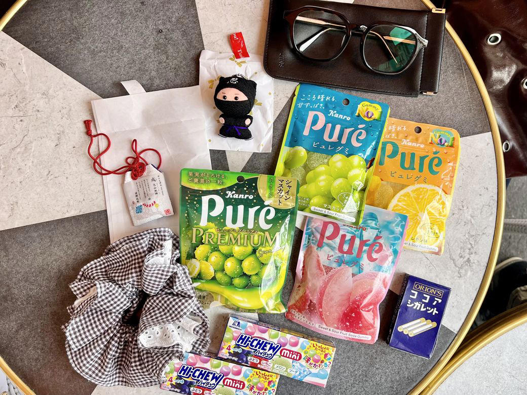 1年分のコスメの買いだめ, 日本で買ったリップで優越感に浸る, ユニクロは高級品！？, パーティー用のオシャレ着, 移民国家のフランス、文化の違いを考えてお土産を購入, 大学のクラスメイトは半分が日本好き