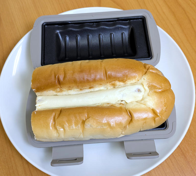 ・ヤマザキの3商品をホットサンドに, ・フレンチトーストハムチーズ, ・まるごとソーセージ, ・北海道チーズ蒸しケーキ