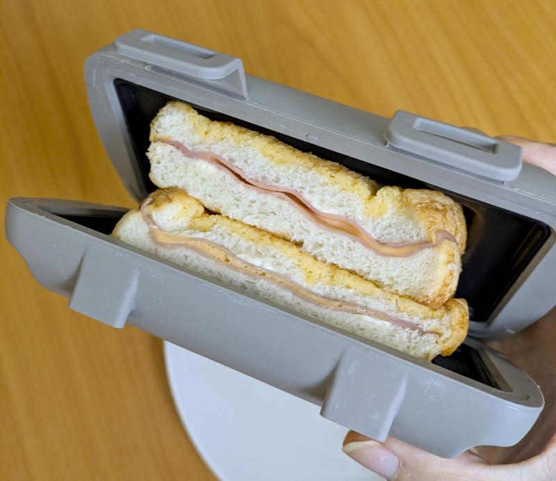 ・ヤマザキの3商品をホットサンドに, ・フレンチトーストハムチーズ, ・まるごとソーセージ, ・北海道チーズ蒸しケーキ