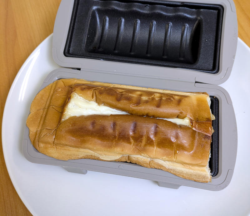 ・ヤマザキの3商品をホットサンドに, ・フレンチトーストハムチーズ, ・まるごとソーセージ, ・北海道チーズ蒸しケーキ
