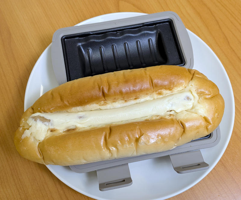 ・ヤマザキの3商品をホットサンドに, ・フレンチトーストハムチーズ, ・まるごとソーセージ, ・北海道チーズ蒸しケーキ