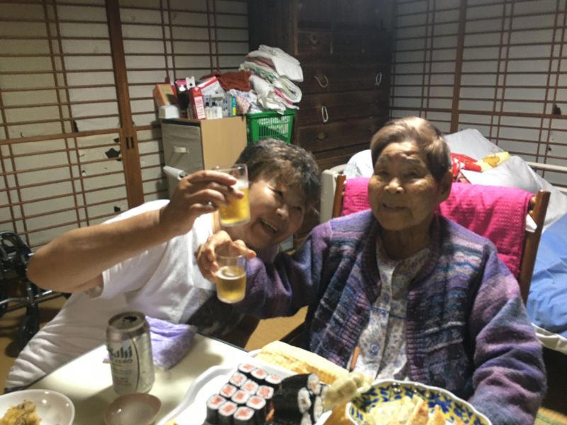 ガクッと減った人付き合い , 「実家」という実感が消えた , 寂しい日に相手してくれるのは… , 数秒後には「ほう」という答え , 母ちゃんも30歳若返った？ 
