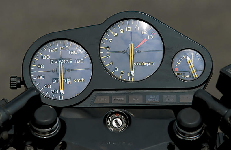 ホンダ「CBR400F（NC17）」（1984年）の概要, ホンダ「CBR400F（NC17）」（1984年）の各部装備・ディテール解説, ホンダ「CBR400F（NC17）」（1984年）の主なスペック・当時価格, 関連のおすすめ記事