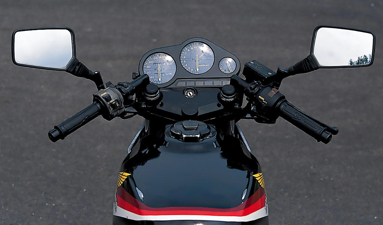 ホンダ「CBR400F（NC17）」（1984年）の概要, ホンダ「CBR400F（NC17）」（1984年）の各部装備・ディテール解説, ホンダ「CBR400F（NC17）」（1984年）の主なスペック・当時価格, 関連のおすすめ記事