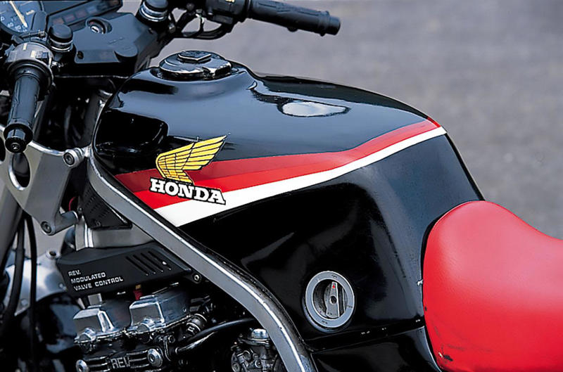 ホンダ「CBR400F（NC17）」（1984年）の概要, ホンダ「CBR400F（NC17）」（1984年）の各部装備・ディテール解説, ホンダ「CBR400F（NC17）」（1984年）の主なスペック・当時価格, 関連のおすすめ記事