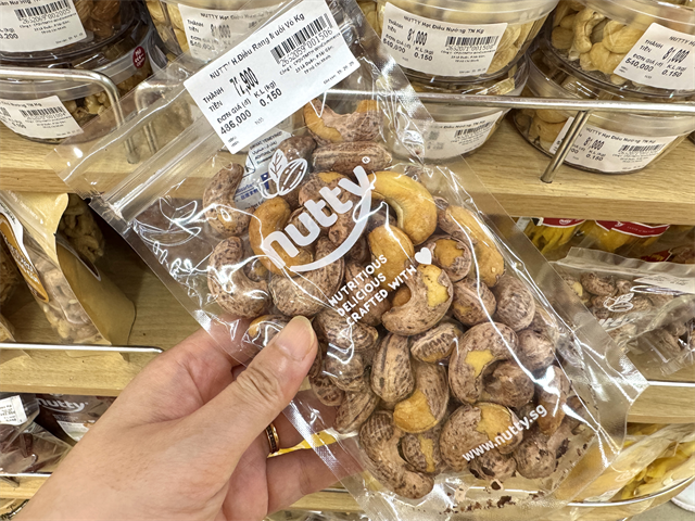 Annam Gourmet Market（アンナムグルメマーケット）, WinMart（ウィンマート）, お土産に！ゴールデンスターバームも, スーパーによって品揃えと価格はさまざま！