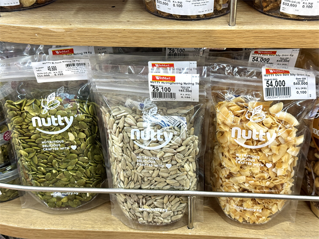 Annam Gourmet Market（アンナムグルメマーケット）, WinMart（ウィンマート）, お土産に！ゴールデンスターバームも, スーパーによって品揃えと価格はさまざま！