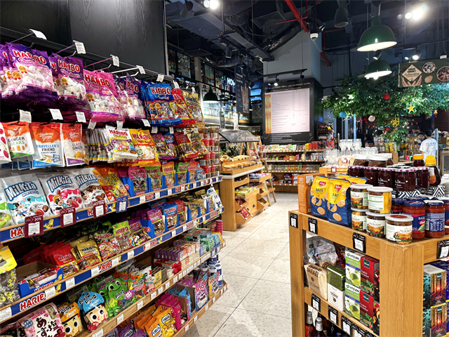 Annam Gourmet Market（アンナムグルメマーケット）, WinMart（ウィンマート）, お土産に！ゴールデンスターバームも, スーパーによって品揃えと価格はさまざま！
