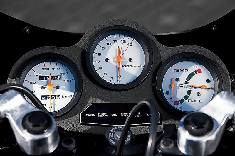 スズキ「GSX-R（GK71B）」の概要, スズキ「GSX-R（GK71B）」（1985年）の各部装備・ディテール解説, スズキ「GSX-R（GK71B）」（1984年）の主なスペック・当時価格, 関連のおすすめ記事