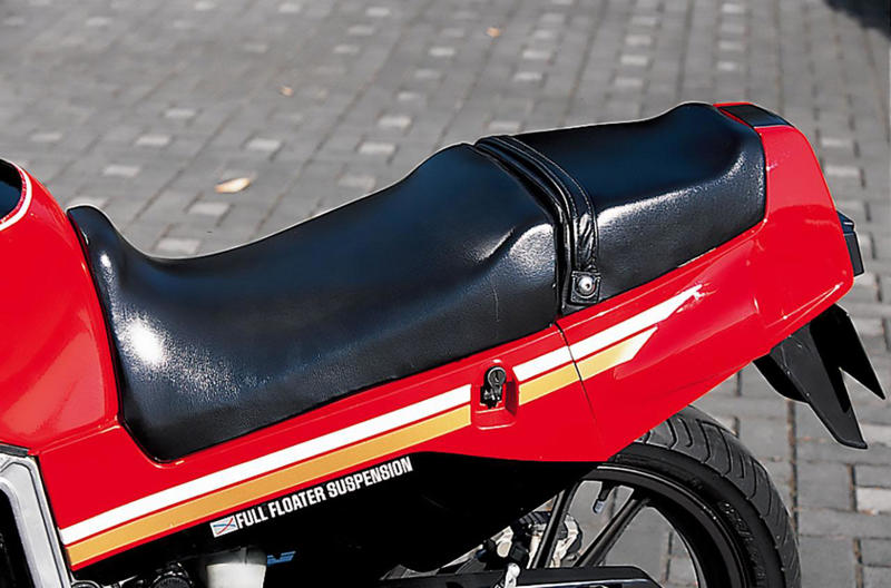 スズキ「GSX-R（GK71B）」の概要, スズキ「GSX-R（GK71B）」（1985年）の各部装備・ディテール解説, スズキ「GSX-R（GK71B）」（1984年）の主なスペック・当時価格, 関連のおすすめ記事