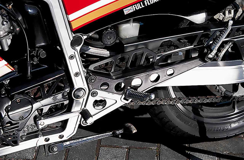 スズキ「GSX-R（GK71B）」の概要, スズキ「GSX-R（GK71B）」（1985年）の各部装備・ディテール解説, スズキ「GSX-R（GK71B）」（1984年）の主なスペック・当時価格, 関連のおすすめ記事