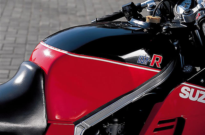 スズキ「GSX-R（GK71B）」の概要, スズキ「GSX-R（GK71B）」（1985年）の各部装備・ディテール解説, スズキ「GSX-R（GK71B）」（1984年）の主なスペック・当時価格, 関連のおすすめ記事