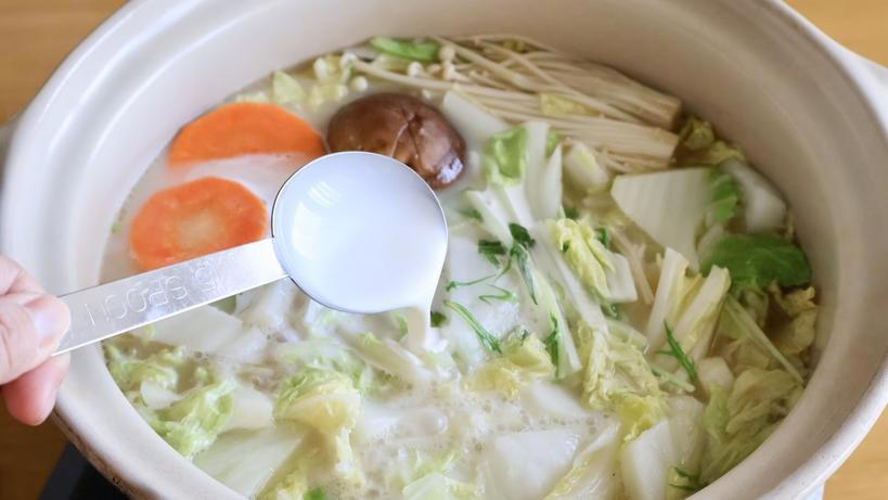 食パンサイズに設計された専用ガイド, お弁当箱みたいに自由に具材を詰めてOK, フルーツサンドも簡単に作れちゃいます, お手入れも簡単。アレの上でも使えるよ！