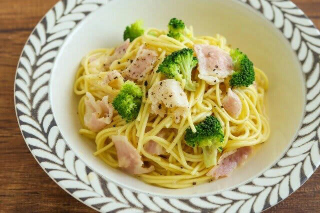 「やけくそカルボナーラ」再現レシピ, やけくそカルボナーラの材料（1人分・809kcal／1人分）, やけくそカルボナーラの作り方（調理時間：10分）, 「悪魔のレンジたぬきスパゲッティ」再現レシピ, たぬきスパゲッティの材料（1人分・645kcal／1人分）, たぬきスパゲッティの作り方（調理時間：13分）, 「焼きそば麺油そば」再現レシピ, 焼きそば麺油そばの材料（1人分・450kcal／1人分）, 焼きそば麺油そばの作り方（調理時間：5分）, アレンジに使ったレンチントッピング2選, たぬきスパゲッティの温泉卵はダイソーの温泉たまごメーカーを使えば簡単！, 焼きそば麺油そばにはレンジで簡単！豚小間チャーシューをトッピング！