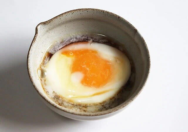 「やけくそカルボナーラ」再現レシピ, やけくそカルボナーラの材料（1人分・809kcal／1人分）, やけくそカルボナーラの作り方（調理時間：10分）, 「悪魔のレンジたぬきスパゲッティ」再現レシピ, たぬきスパゲッティの材料（1人分・645kcal／1人分）, たぬきスパゲッティの作り方（調理時間：13分）, 「焼きそば麺油そば」再現レシピ, 焼きそば麺油そばの材料（1人分・450kcal／1人分）, 焼きそば麺油そばの作り方（調理時間：5分）, アレンジに使ったレンチントッピング2選, たぬきスパゲッティの温泉卵はダイソーの温泉たまごメーカーを使えば簡単！, 焼きそば麺油そばにはレンジで簡単！豚小間チャーシューをトッピング！