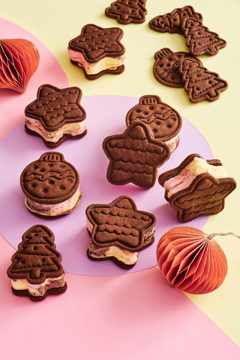 Butter biscuits, Pressed metal decorations, Mini clay candle holder, Pistachio biscuits with white chocolate ganache, Clay ornaments and gift toppers, Speculoos spiced cookies, Neapolitan ice-cream sandwich, Tea light candles, Festive garland