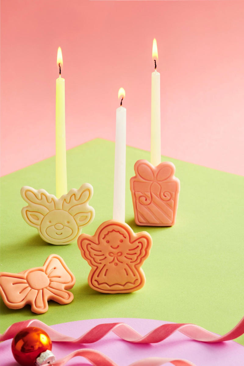 Butter biscuits, Pressed metal decorations, Mini clay candle holder, Pistachio biscuits with white chocolate ganache, Clay ornaments and gift toppers, Speculoos spiced cookies, Neapolitan ice-cream sandwich, Tea light candles, Festive garland
