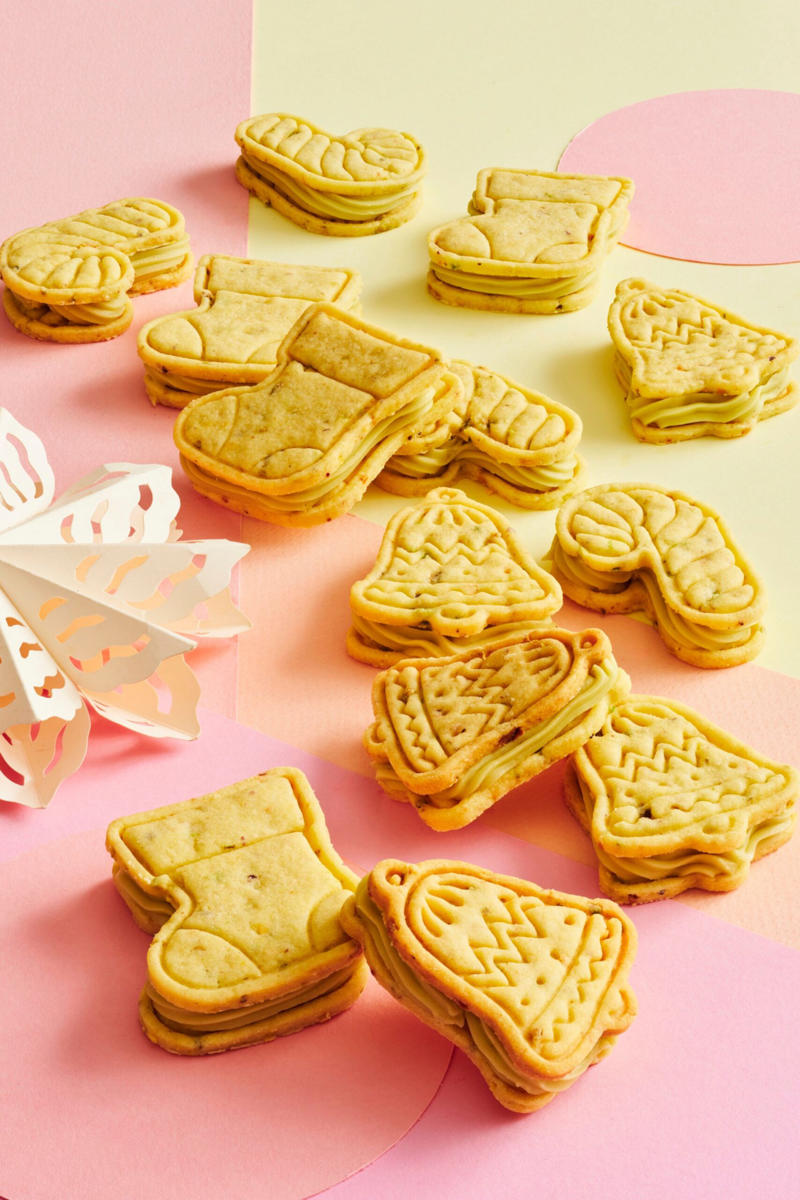 Butter biscuits, Pressed metal decorations, Mini clay candle holder, Pistachio biscuits with white chocolate ganache, Clay ornaments and gift toppers, Speculoos spiced cookies, Neapolitan ice-cream sandwich, Tea light candles, Festive garland