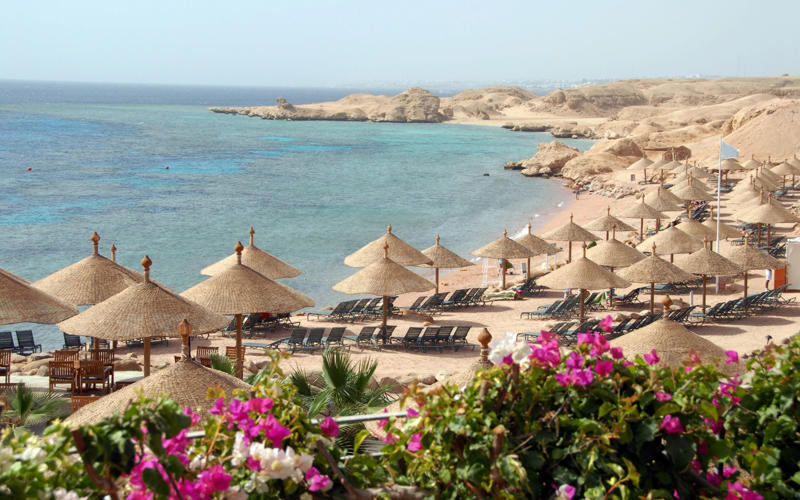 Smart cities by the seaside, Luxury from scratch, The lure of the ‘global tourism city’, Holidays in the uncanny valley