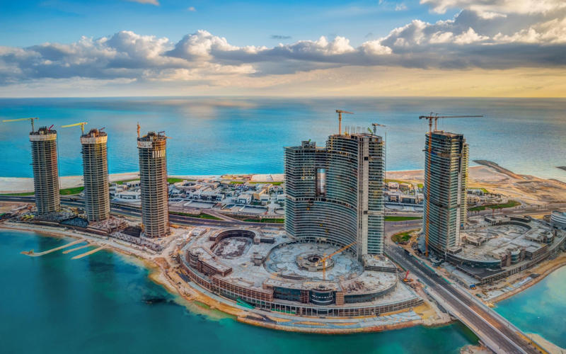 Smart cities by the seaside, Luxury from scratch, The lure of the ‘global tourism city’, Holidays in the uncanny valley
