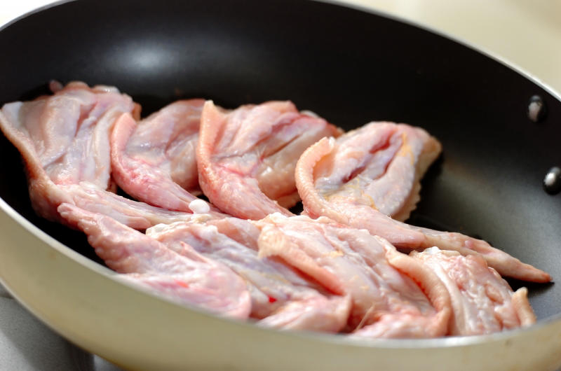 手羽先の甘辛ダレ, 韓国風ヤンニョムチキン, 手羽先の甘辛みそ煮, 鶏手羽先の甘辛焼き, 手羽肉のおろし煮, 鶏手羽先と春キャベツの甘辛煮