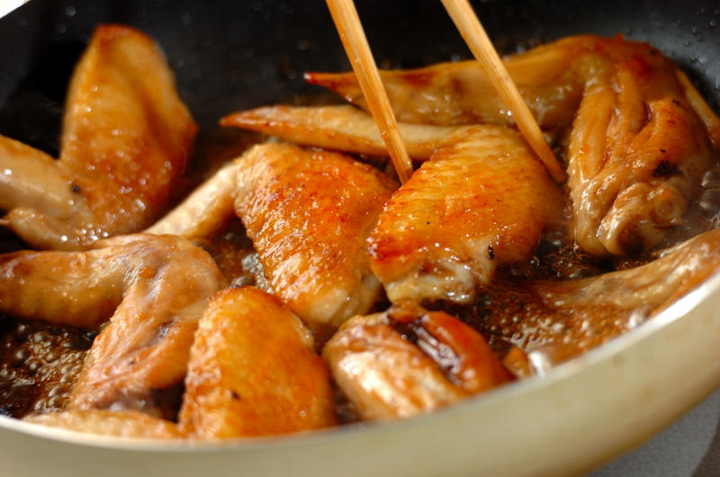 手羽先の甘辛ダレ, 韓国風ヤンニョムチキン, 手羽先の甘辛みそ煮, 鶏手羽先の甘辛焼き, 手羽肉のおろし煮, 鶏手羽先と春キャベツの甘辛煮