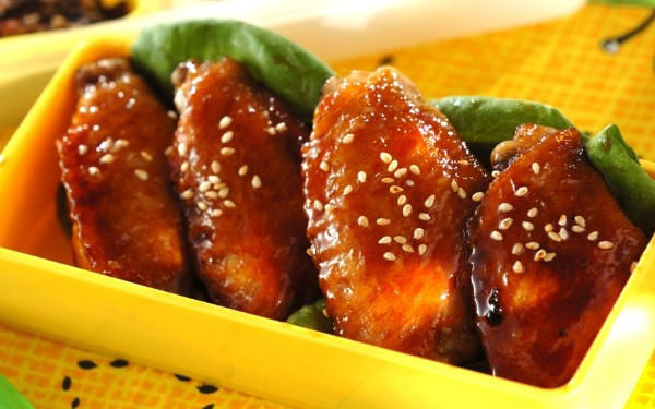 手羽先の甘辛ダレ, 韓国風ヤンニョムチキン, 手羽先の甘辛みそ煮, 鶏手羽先の甘辛焼き, 手羽肉のおろし煮, 鶏手羽先と春キャベツの甘辛煮