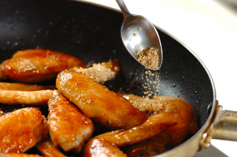 手羽先の甘辛ダレ, 韓国風ヤンニョムチキン, 手羽先の甘辛みそ煮, 鶏手羽先の甘辛焼き, 手羽肉のおろし煮, 鶏手羽先と春キャベツの甘辛煮