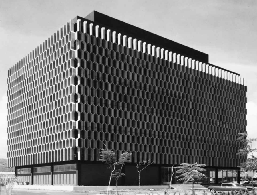 ʻIolani Palace, Honolulu Museum of Art, Royal Hawaiian Hotel, Halekulani, Alexander and Baldwin Building, Liljestrand House, Board of Water Supply Building, IBM Building, East West Center, Hawaiʻi State Capitol, Our picks