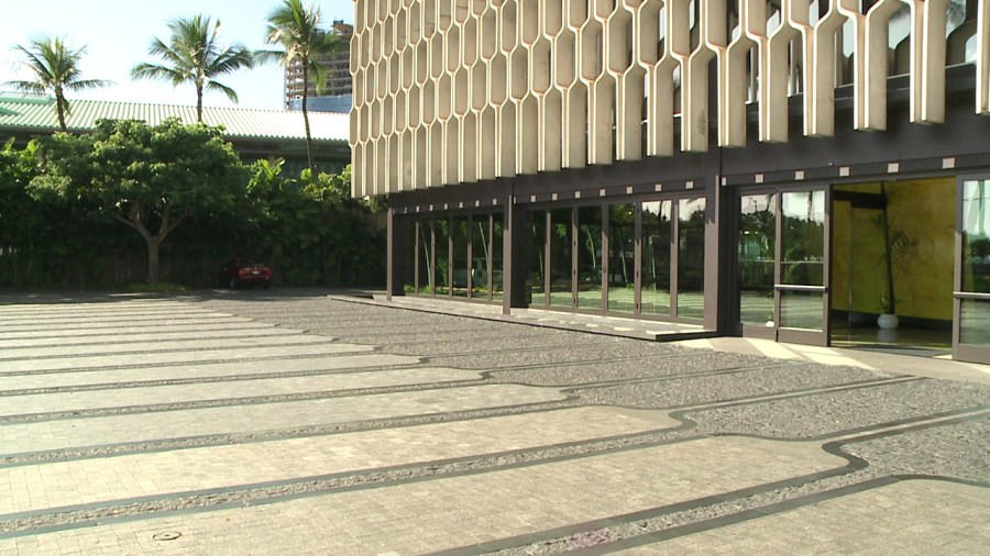ʻIolani Palace, Honolulu Museum of Art, Royal Hawaiian Hotel, Halekulani, Alexander and Baldwin Building, Liljestrand House, Board of Water Supply Building, IBM Building, East West Center, Hawaiʻi State Capitol, Our picks