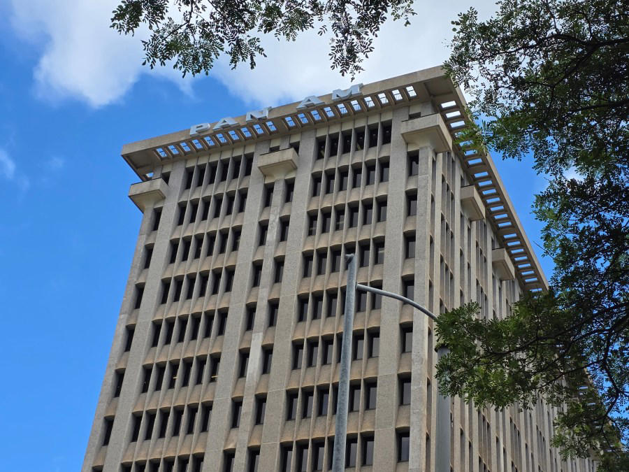 ʻIolani Palace, Honolulu Museum of Art, Royal Hawaiian Hotel, Halekulani, Alexander and Baldwin Building, Liljestrand House, Board of Water Supply Building, IBM Building, East West Center, Hawaiʻi State Capitol, Our picks