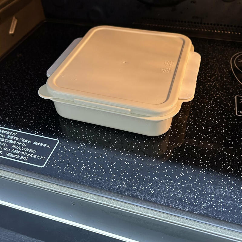 レンジでつくれる「フレンチトーストメーカー」, しっとりとろけるフレンチトーストのつくり方, しっとりなめらかなフレンチトーストが完成！, こんがり派はフライパンも使ってみて, いろいろな食感を楽しめる！