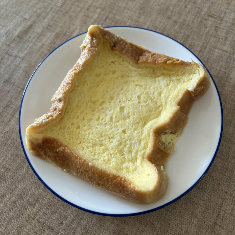 レンジでつくれる「フレンチトーストメーカー」, しっとりとろけるフレンチトーストのつくり方, しっとりなめらかなフレンチトーストが完成！, こんがり派はフライパンも使ってみて, いろいろな食感を楽しめる！