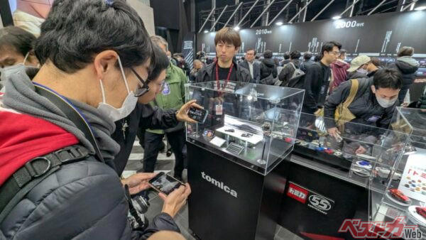 本日11時発表の「GR GT」、まさかのトミカ化も即決定!!, オートサロン2026から。でも「トミカGR GT」は秋葉原ですでに“実車展示”中!?, 推定3000万円オーバーのGR GTが、トミカなら数百円!? 「これなら買えるぞ!!」の破壊力, 実車は、ごく限られたオーナーしかステアリングを握れない