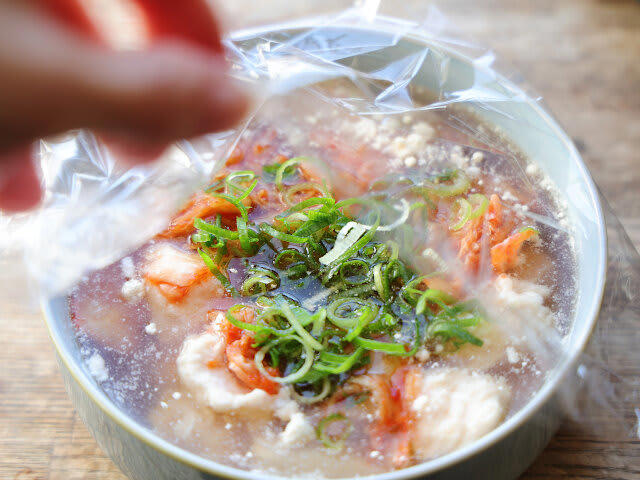 鶏団子と豆腐のチゲ風食べるスープを作るのにかかる時間, 鶏団子と豆腐のチゲ風食べるスープのカロリー, 鶏団子と豆腐のチゲ風食べるスープのレシピ, 鶏団子と豆腐のチゲ風食べるスープの材料（2人分）, 鶏団子と豆腐のチゲ風食べるスープの作り方