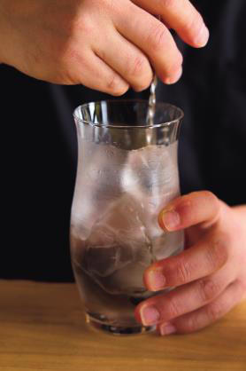 「芋、麦、米、黒糖。お好きな焼酎でどうぞ！」, １：３の黄金比率で、爽快な泡と香りが弾ける, 「喉越しのよさが身上。ぐびぐび飲めるレシピです」, BBQやホームパーティで大活躍する、「ソーダ前割り」作ってみよう！