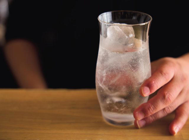 「芋、麦、米、黒糖。お好きな焼酎でどうぞ！」, １：３の黄金比率で、爽快な泡と香りが弾ける, 「喉越しのよさが身上。ぐびぐび飲めるレシピです」, BBQやホームパーティで大活躍する、「ソーダ前割り」作ってみよう！