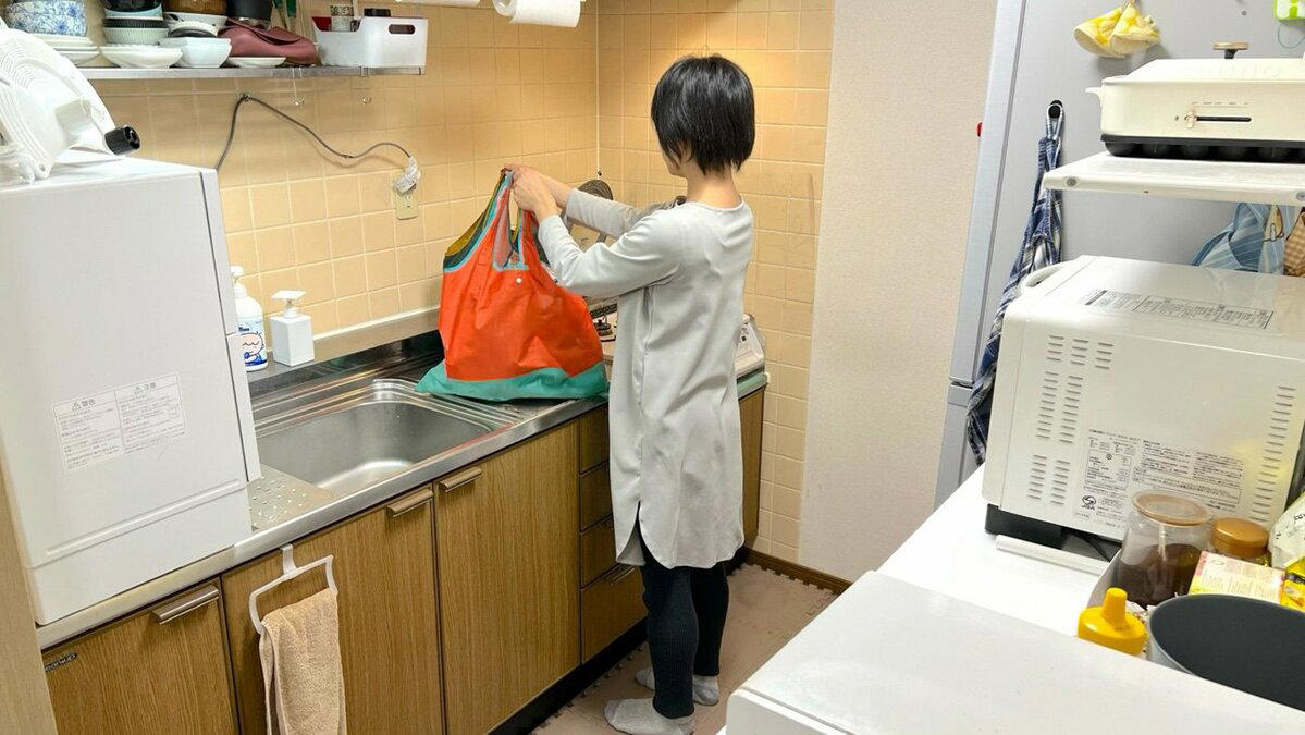 コツ1：「お買い得品」をフル活用する, コツ2：嗜好品は予算を決めて楽しむ, コツ3：「まとめ買い」より「ちょこちょこ買い」, コツ4：価格が安定している「冷凍野菜」を積極活用, コツ5：安いスーパーを選ぶ