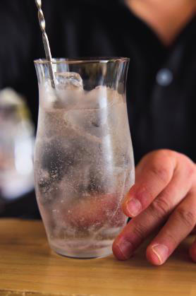 「芋、麦、米、黒糖。お好きな焼酎でどうぞ！」, １：３の黄金比率で、爽快な泡と香りが弾ける, 「喉越しのよさが身上。ぐびぐび飲めるレシピです」, BBQやホームパーティで大活躍する、「ソーダ前割り」作ってみよう！