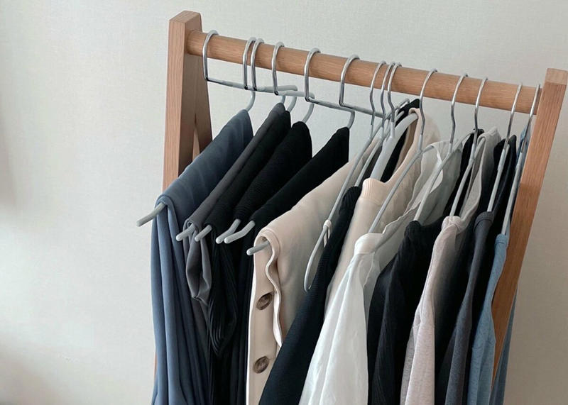服が多すぎて「着る服がない…」, 「ワンシーズン10着」の暮らしが心地よい, 「ワンシーズン10着」を始めてよかったこと4つ, 「この服が好きか？」で選ぶことが大切