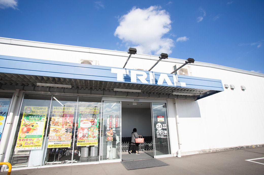 スーパーで買えるフリース、なぜ人気なのか？, 絶妙な「ダサかわいい」の塩梅, 過去には「城」や「ドクロ」などの柄も！, 暮らしに寄り添った設計のフリース, 今後は「ついで買い」から「指名買い」へ, 東京進出でトライアルのアパレルはどう変わるか！？