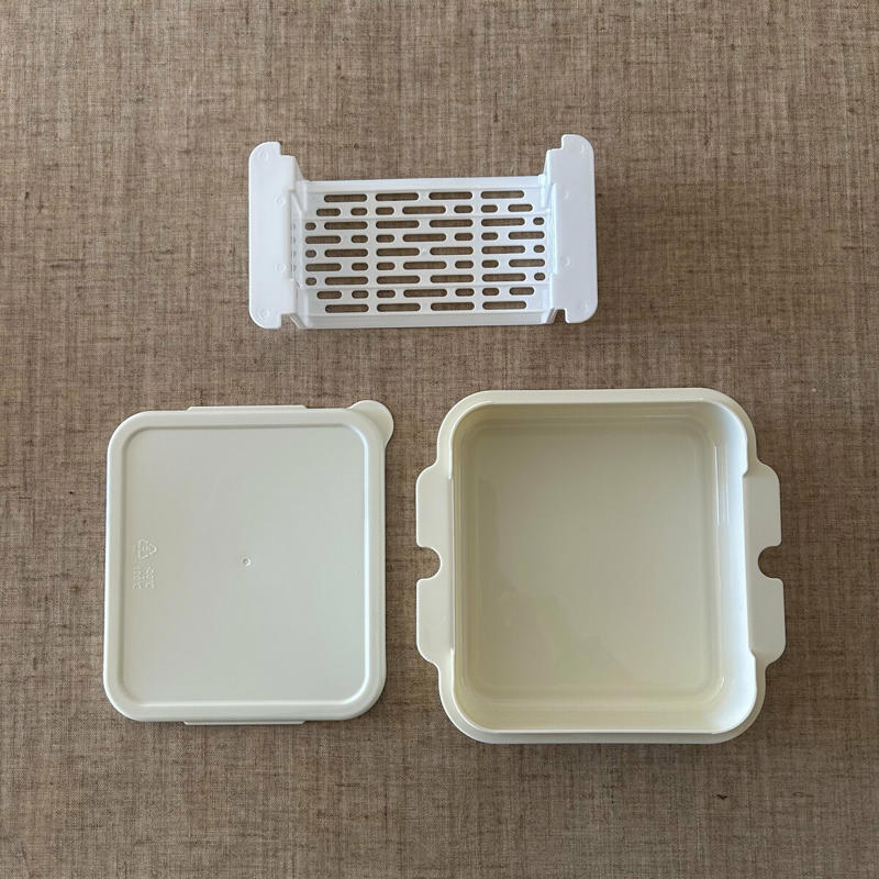 レンジでつくれる「フレンチトーストメーカー」, しっとりとろけるフレンチトーストのつくり方, しっとりなめらかなフレンチトーストが完成！, こんがり派はフライパンも使ってみて, いろいろな食感を楽しめる！