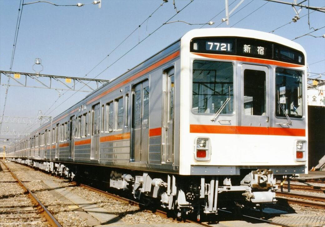 「京王線初」のステンレス製車両, 「ソフト感」や「明るさ」意識, 機器も車内も大幅リニューアル, 生まれ変わった7000系, 「いぶし銀」のステンレス車