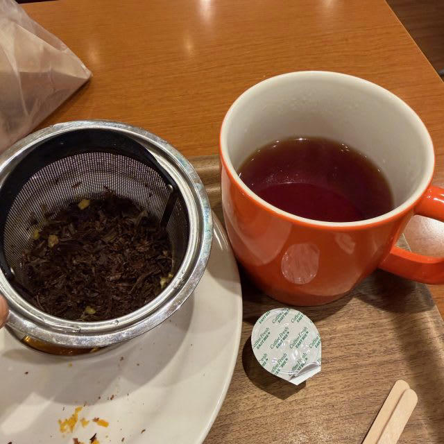 驚きと美味しさがいっぱい！「ORANGE FIELDS Bread Factory」, 万博で大人気！マルタ館のフティーラ, ユニークなパンの宝庫！, コーヒー・紅茶が飲み放題！, パン×フリードリンク=朝のしあわせ時間