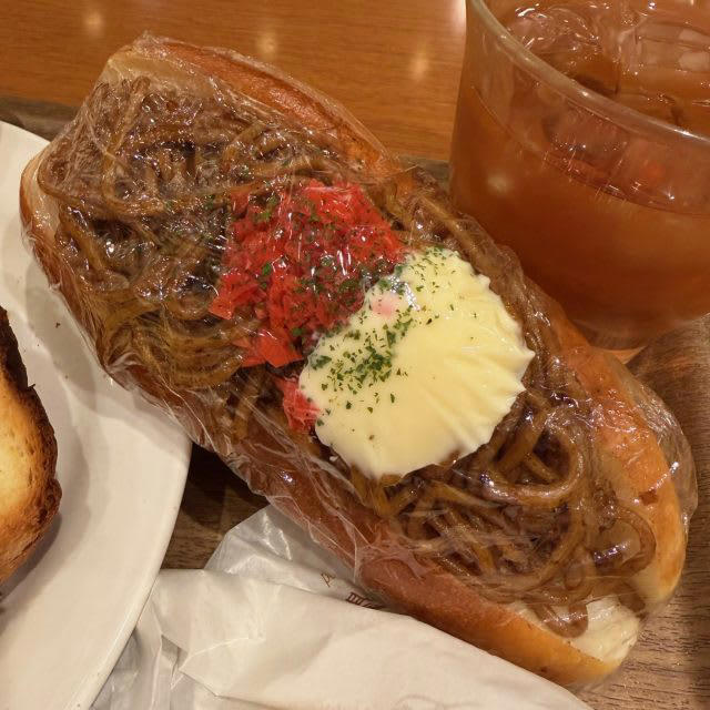 驚きと美味しさがいっぱい！「ORANGE FIELDS Bread Factory」, 万博で大人気！マルタ館のフティーラ, ユニークなパンの宝庫！, コーヒー・紅茶が飲み放題！, パン×フリードリンク=朝のしあわせ時間