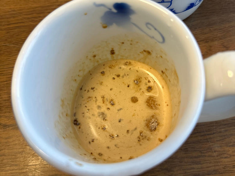 スティックのカフェオレをおいしくいれる方法, 好みのカフェオレを用意, 少量のお湯で溶かします, お湯を全量入れる, ミルクを入れてもおいしい