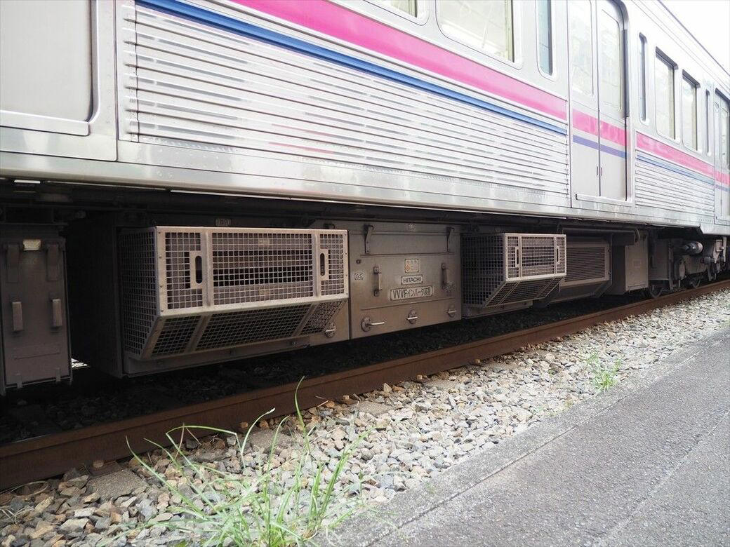「京王線初」のステンレス製車両, 「ソフト感」や「明るさ」意識, 機器も車内も大幅リニューアル, 生まれ変わった7000系, 「いぶし銀」のステンレス車